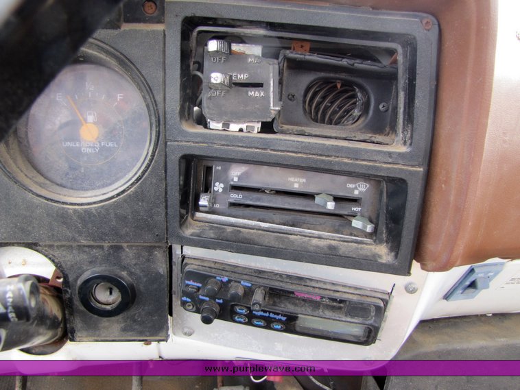 image for item 3333 1990 Chevrolet C-70 cab and chassis