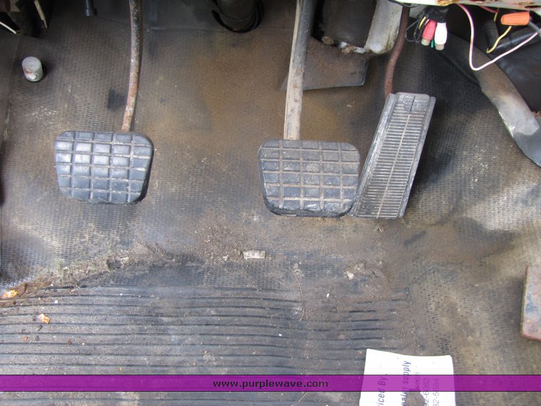 image for item 3333 1990 Chevrolet C-70 cab and chassis