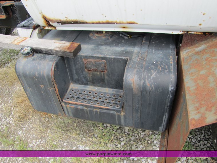 image for item 3333 1990 Chevrolet C-70 cab and chassis