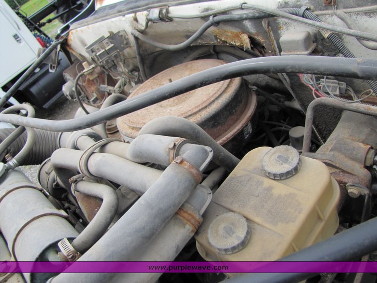 image for item 3333 1990 Chevrolet C-70 cab and chassis