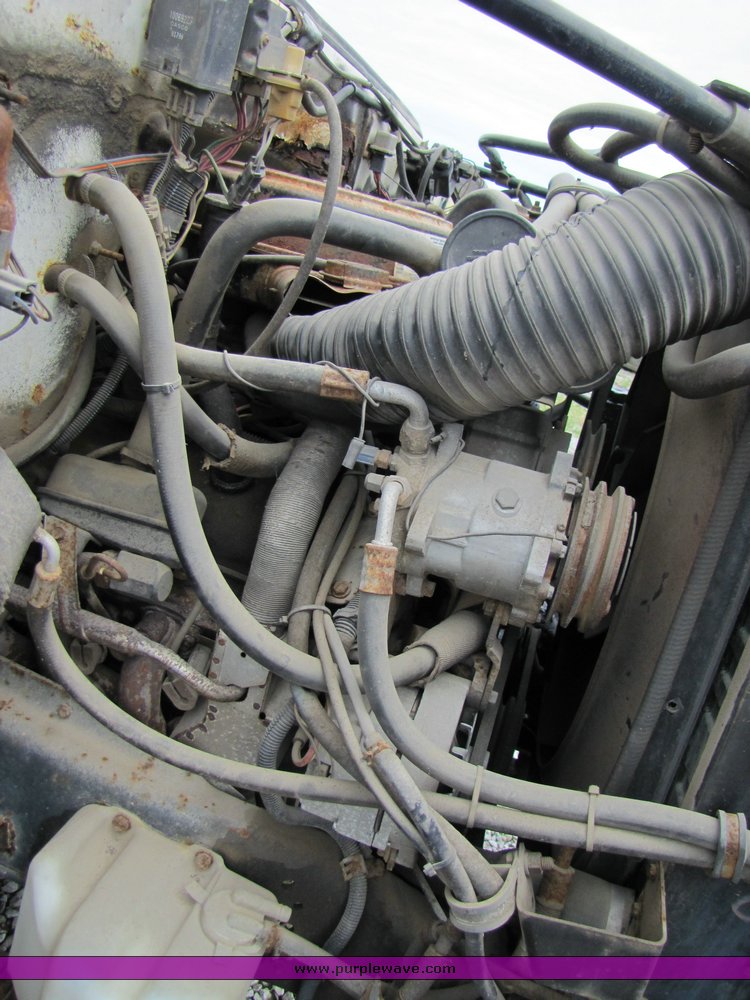 image for item 3333 1990 Chevrolet C-70 cab and chassis