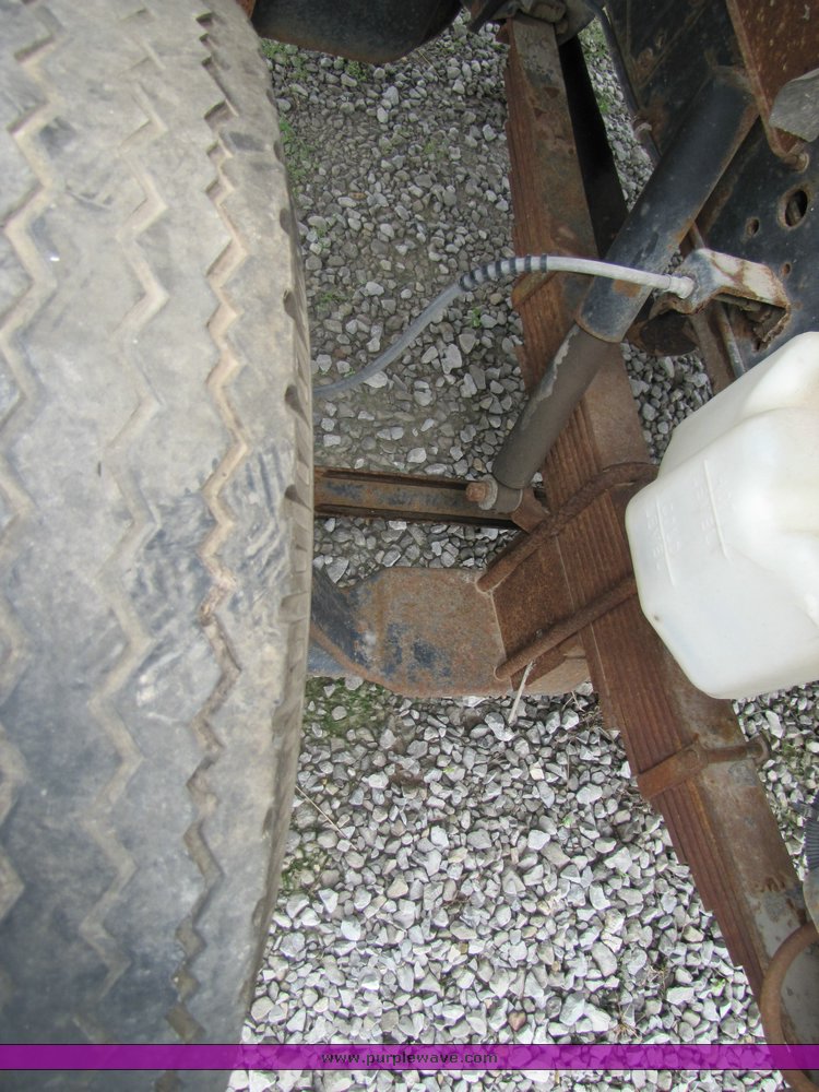 image for item 3333 1990 Chevrolet C-70 cab and chassis