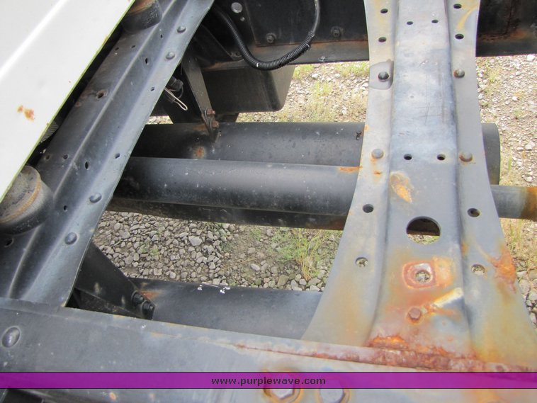 image for item 3333 1990 Chevrolet C-70 cab and chassis