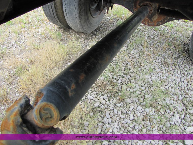 image for item 3333 1990 Chevrolet C-70 cab and chassis