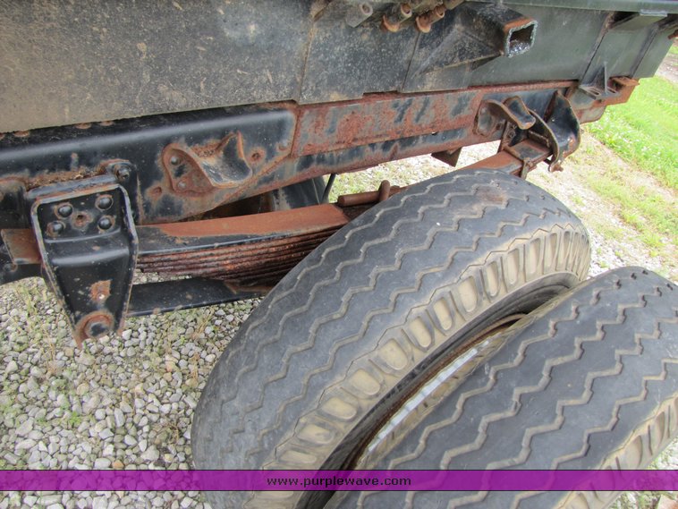 image for item 3333 1990 Chevrolet C-70 cab and chassis