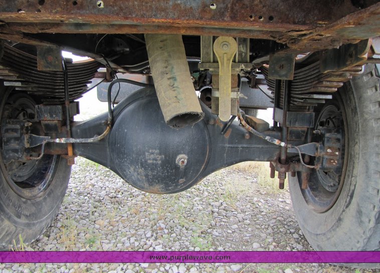 image for item 3333 1990 Chevrolet C-70 cab and chassis