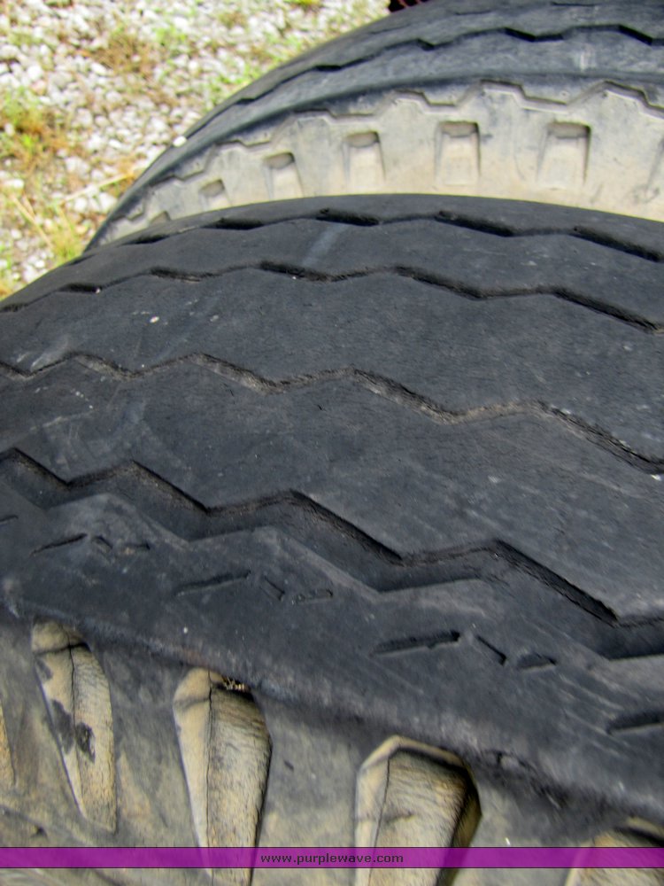 image for item 3333 1990 Chevrolet C-70 cab and chassis