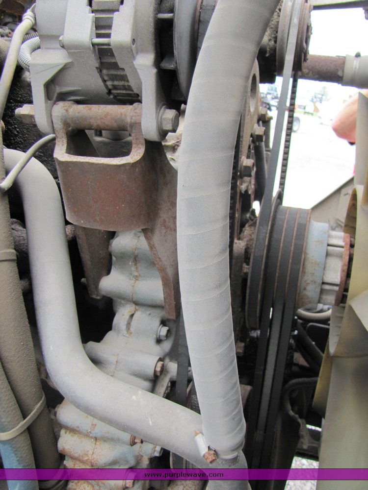 image for item 3334 1987 Freightliner Medium Conventional day cab semi truck