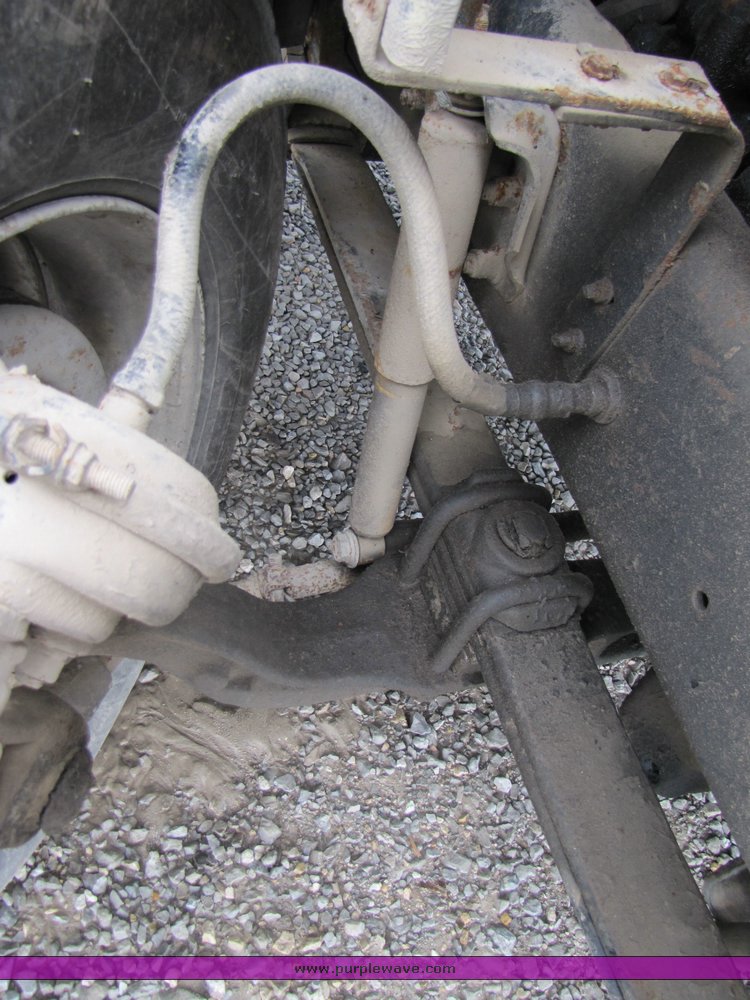 image for item 3334 1987 Freightliner Medium Conventional day cab semi truck