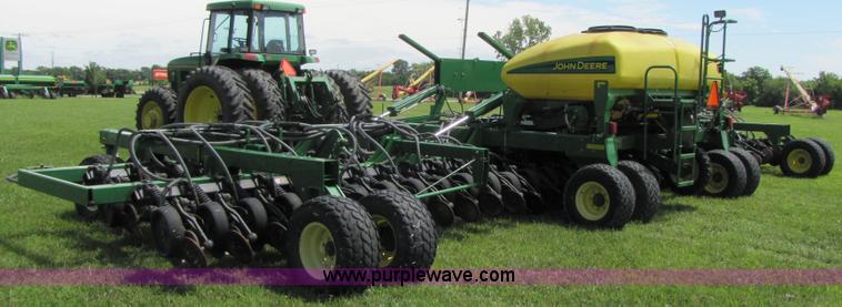 image for item 3511 2003 John Deere 1890 42 ft. air seeder