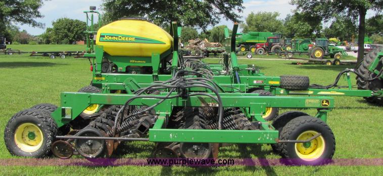 image for item 3511 2003 John Deere 1890 42 ft. air seeder