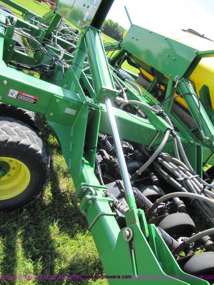 image for item 3511 2003 John Deere 1890 42 ft. air seeder