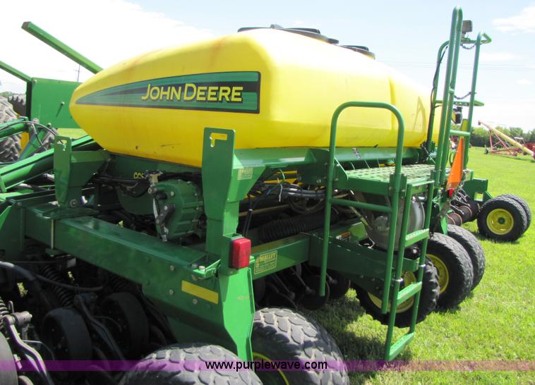 image for item 3511 2003 John Deere 1890 42 ft. air seeder