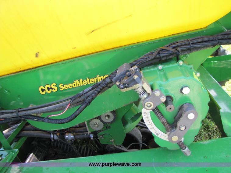 image for item 3511 2003 John Deere 1890 42 ft. air seeder