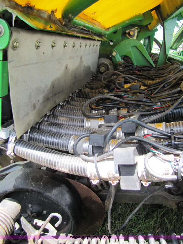 image for item 3511 2003 John Deere 1890 42 ft. air seeder