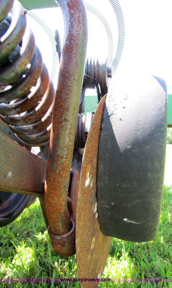 image for item 3511 2003 John Deere 1890 42 ft. air seeder