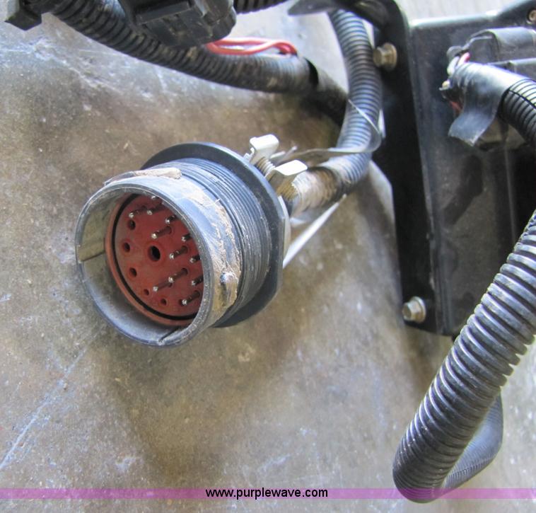 image for item 3511 2003 John Deere 1890 42 ft. air seeder