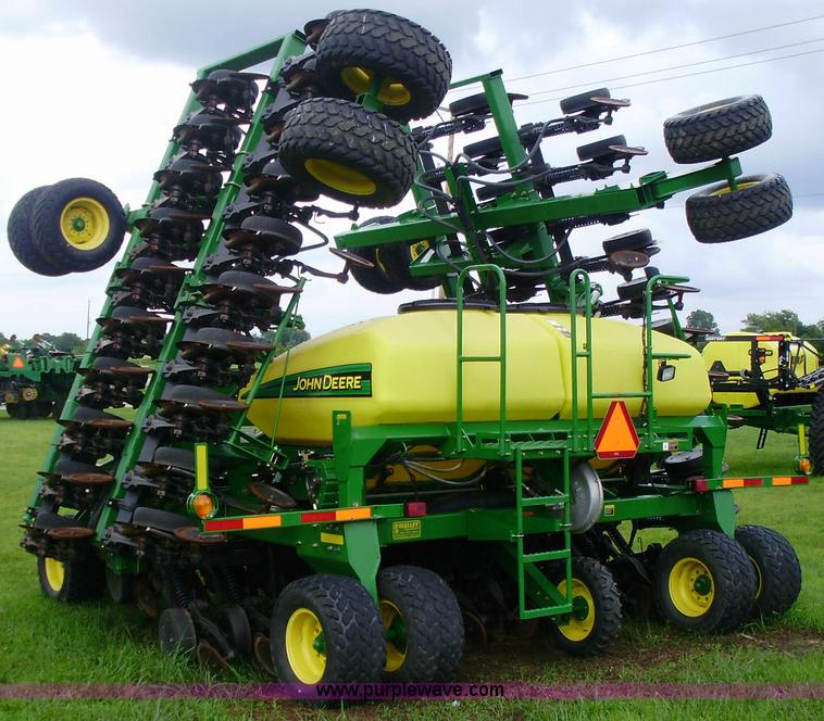 image for item 3511 2003 John Deere 1890 42 ft. air seeder