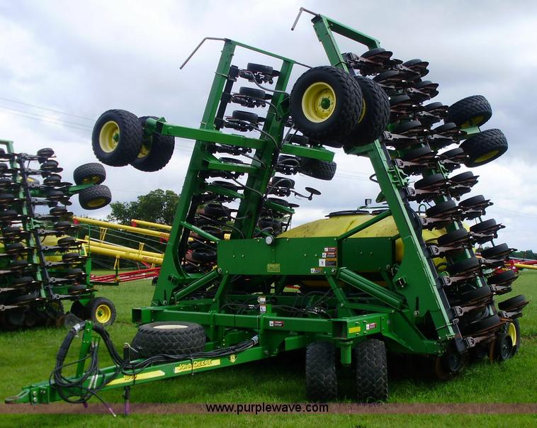 image for item 3511 2003 John Deere 1890 42 ft. air seeder