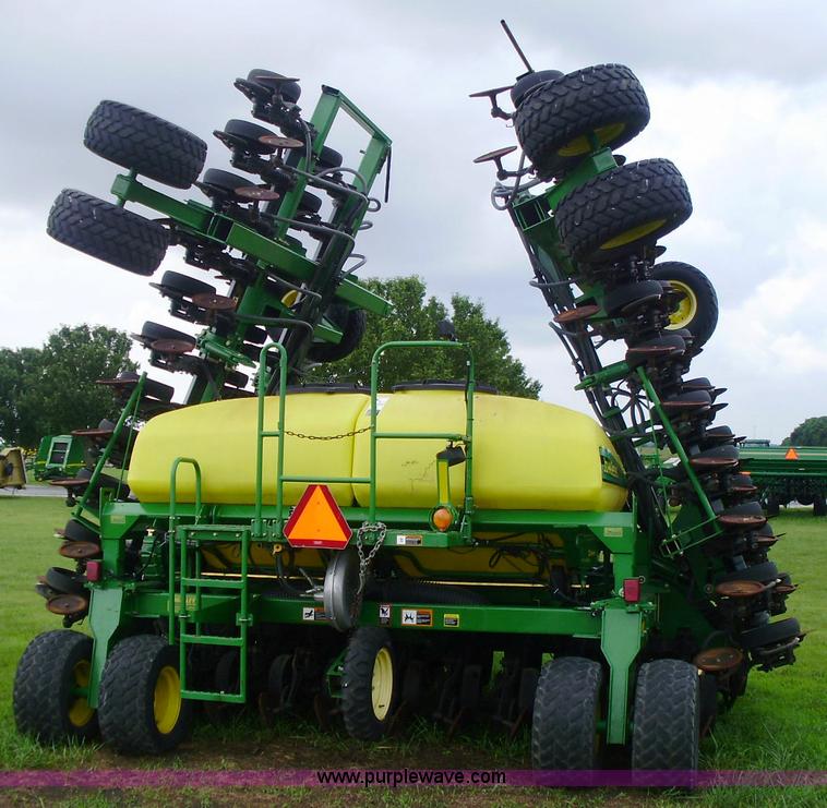 image for item 3511 2003 John Deere 1890 42 ft. air seeder