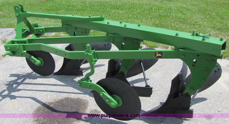 image for item 3529 John Deere 1250 three bottom plow