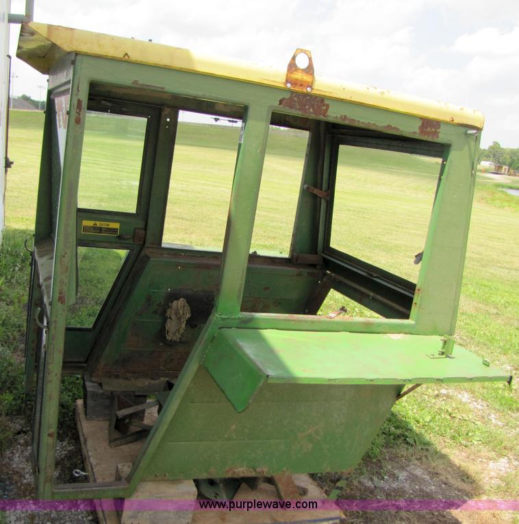 image for item 3530 John Deere 3020 or 4020 tractor cab