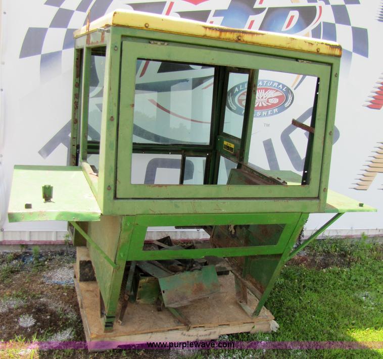 image for item 3530 John Deere 3020 or 4020 tractor cab