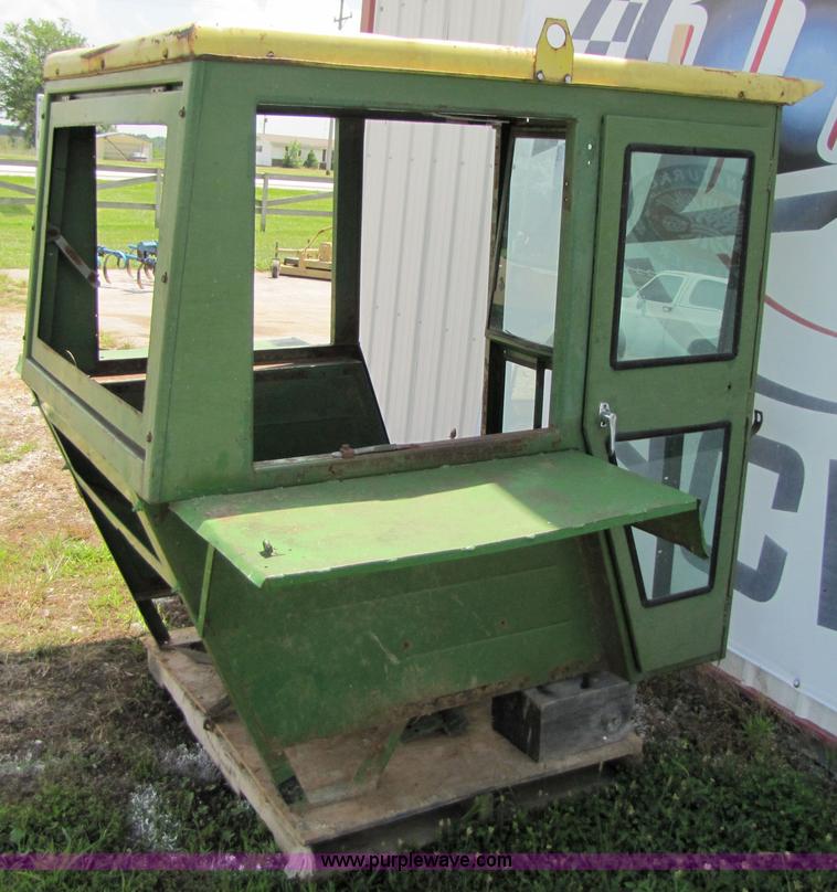 image for item 3530 John Deere 3020 or 4020 tractor cab