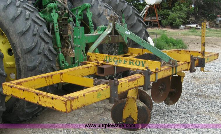 image for item 4290 Wheel track closer