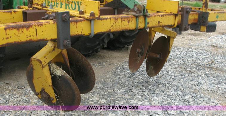 image for item 4290 Wheel track closer