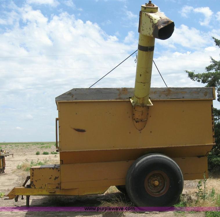 image for item 4293 Big 12 12K grain cart