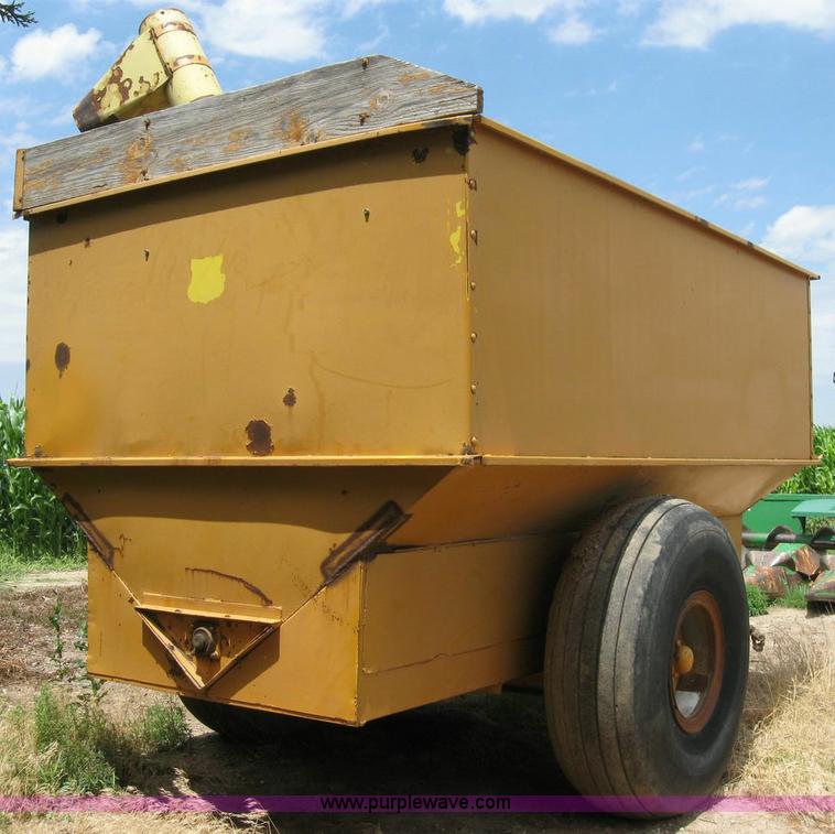 image for item 4293 Big 12 12K grain cart