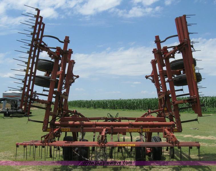 image for item 4295 Sunflower 5231-24 cultivator