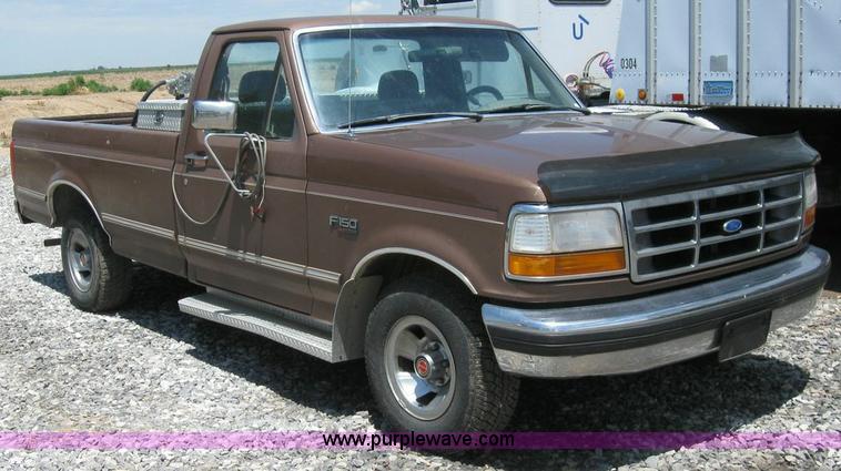 image for item 4298 1993 Ford F150 pickup truck