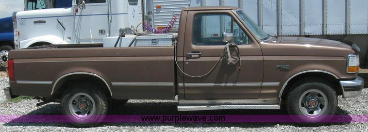 image for item 4298 1993 Ford F150 pickup truck