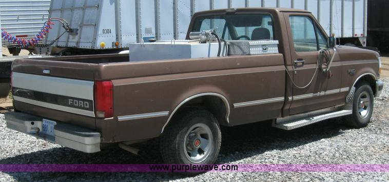 image for item 4298 1993 Ford F150 pickup truck