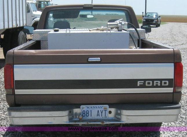 image for item 4298 1993 Ford F150 pickup truck