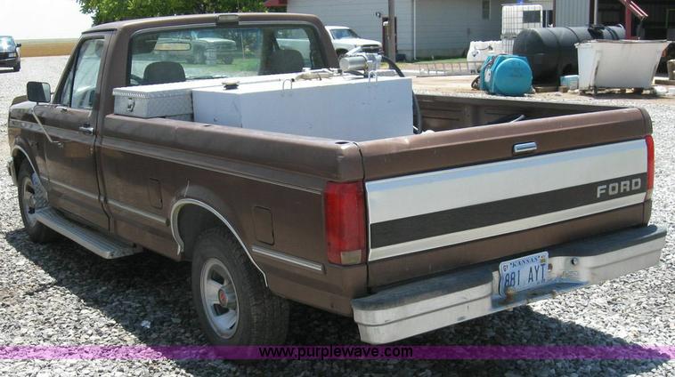 image for item 4298 1993 Ford F150 pickup truck