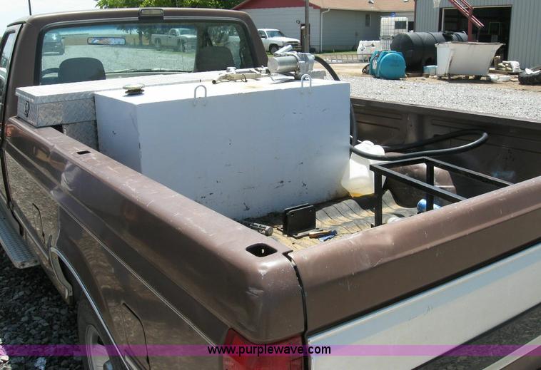 image for item 4298 1993 Ford F150 pickup truck