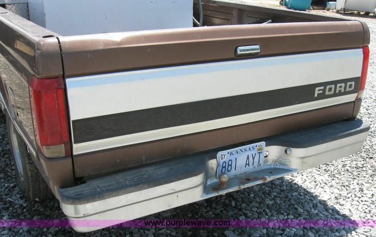 image for item 4298 1993 Ford F150 pickup truck