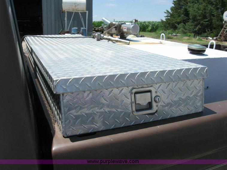 image for item 4298 1993 Ford F150 pickup truck