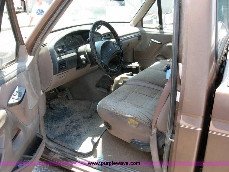 image for item 4298 1993 Ford F150 pickup truck