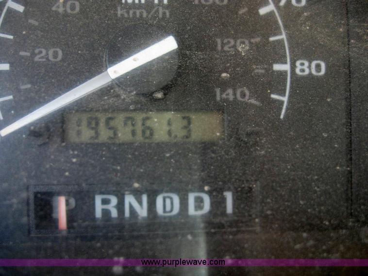 image for item 4298 1993 Ford F150 pickup truck