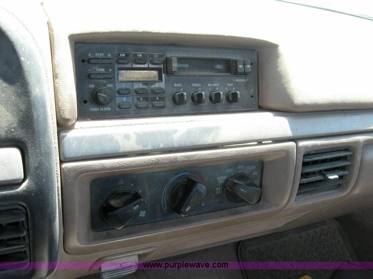 image for item 4298 1993 Ford F150 pickup truck