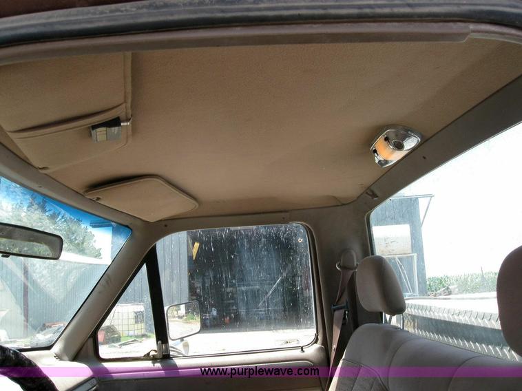 image for item 4298 1993 Ford F150 pickup truck