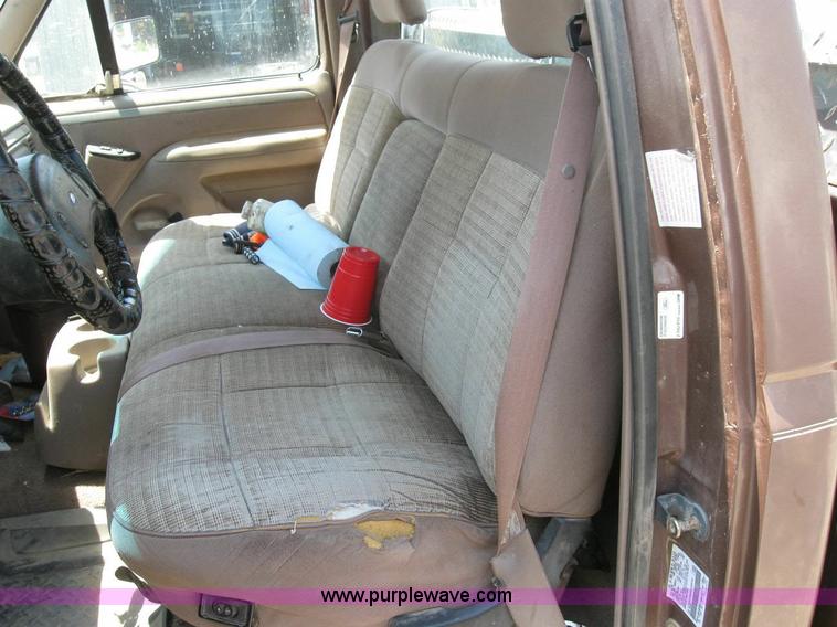 image for item 4298 1993 Ford F150 pickup truck