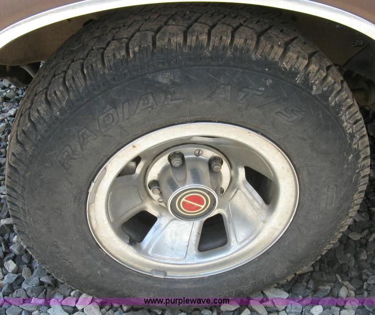 image for item 4298 1993 Ford F150 pickup truck