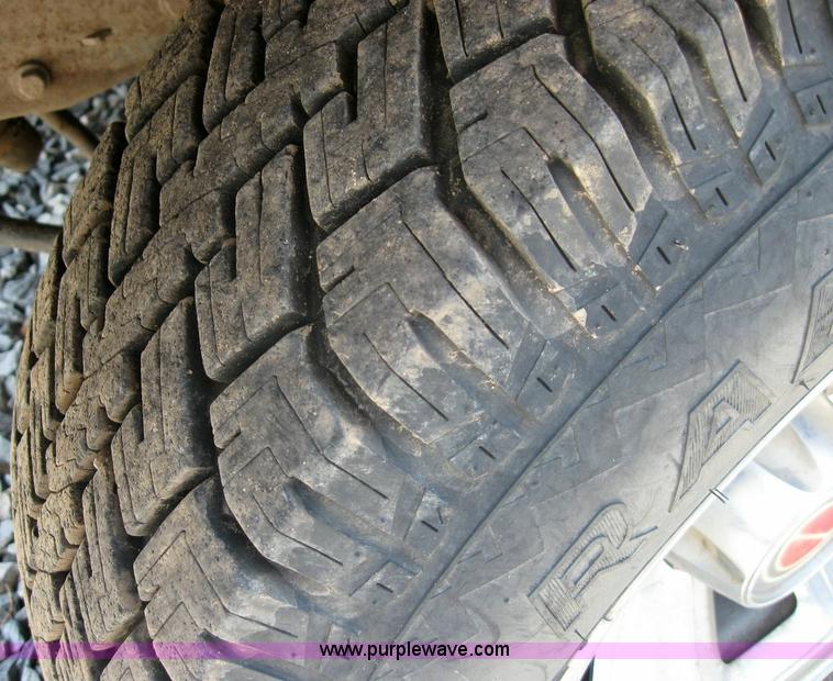 image for item 4298 1993 Ford F150 pickup truck