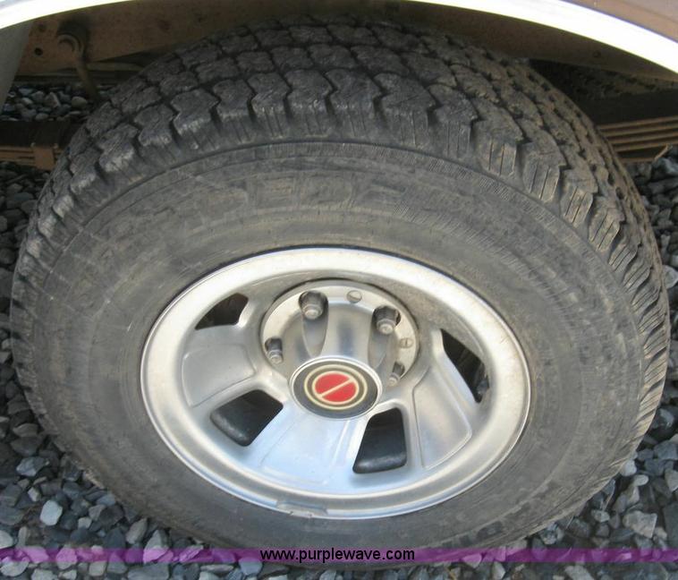 image for item 4298 1993 Ford F150 pickup truck