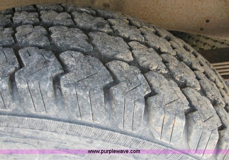 image for item 4298 1993 Ford F150 pickup truck